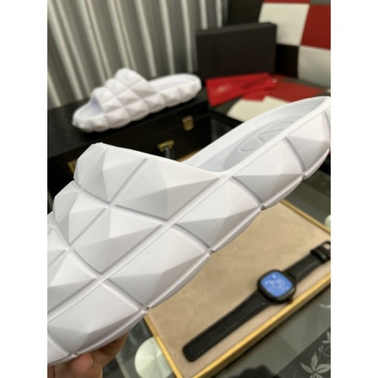 VALENTINO Men's Sandals 2022SS This season's hottest first-class items VALENTINO Men's Sandals 2022SS This season's hottest first-class items