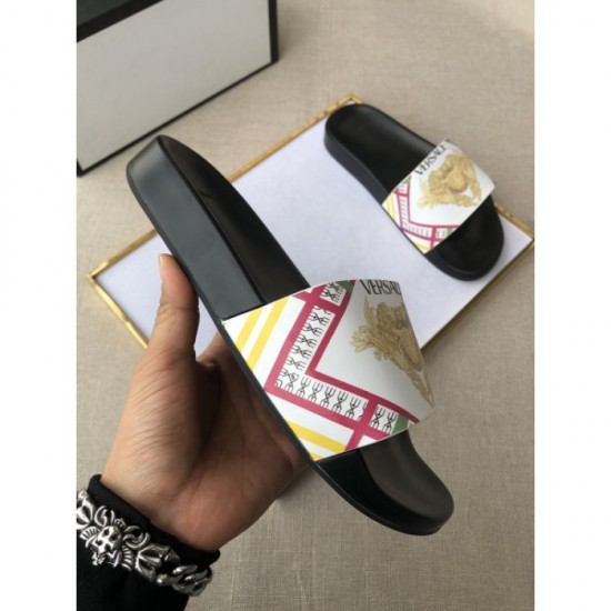 2022SS Men's slippers with a strong feeling VERSACE Versace 2022SS Men's slippers with a strong feeling VERSACE Versace