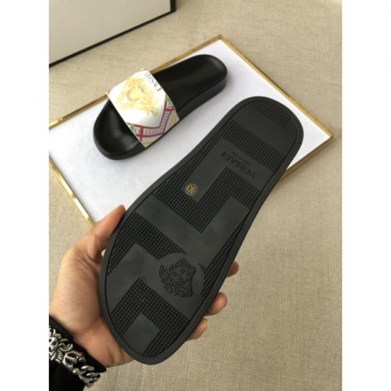 2022SS Men's slippers with a strong feeling VERSACE Versace 2022SS Men's slippers with a strong feeling VERSACE Versace