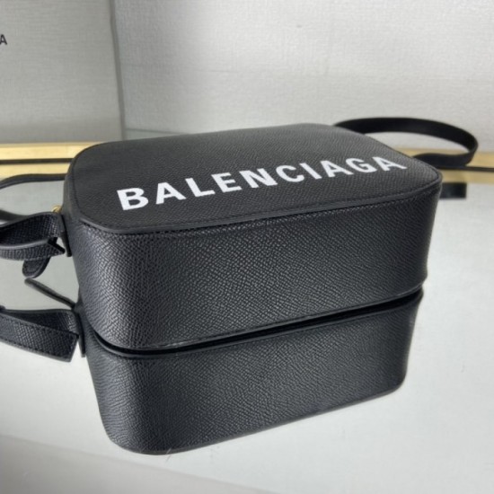 Spring / summer simple fashion is OK! 2022SS BALENCIAGA Women's bag Spring / summer simple fashion is OK! 2022SS BALENCIAGA Women's bag