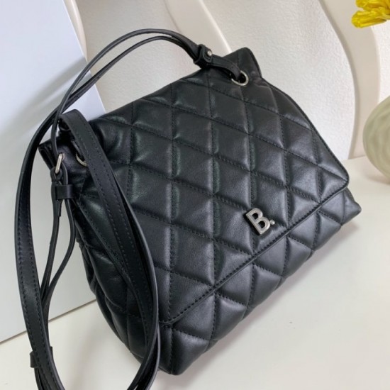 This season's featured design 2022SS BALENCIAGA Women's bag This season's featured design 2022SS BALENCIAGA Women's bag