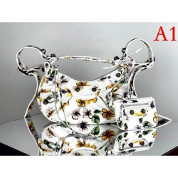 A little new 2022SS BALENCIAGA women's bag that looks good in spring