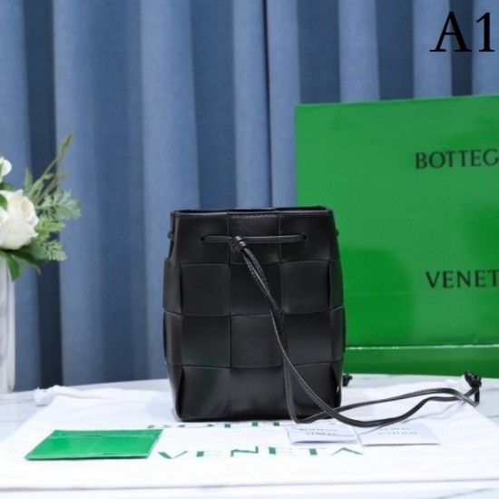 BOTTEGA VENETA Bottega Veneta Shoulder Bag 2022SS Pre-sale overseas! BOTTEGA VENETA Bottega Veneta Shoulder Bag 2022SS Pre-sale overseas!