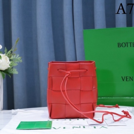 BOTTEGA VENETA Bottega Veneta Shoulder Bag 2022SS Pre-sale overseas! BOTTEGA VENETA Bottega Veneta Shoulder Bag 2022SS Pre-sale overseas!
