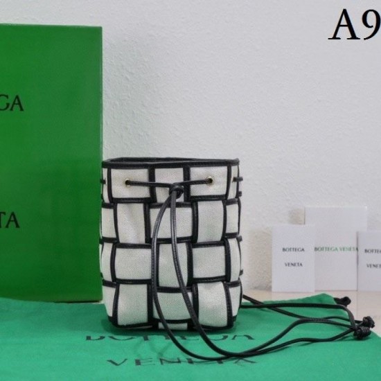 BOTTEGA VENETA Bottega Veneta Shoulder Bag 2022SS Pre-sale overseas! BOTTEGA VENETA Bottega Veneta Shoulder Bag 2022SS Pre-sale overseas!