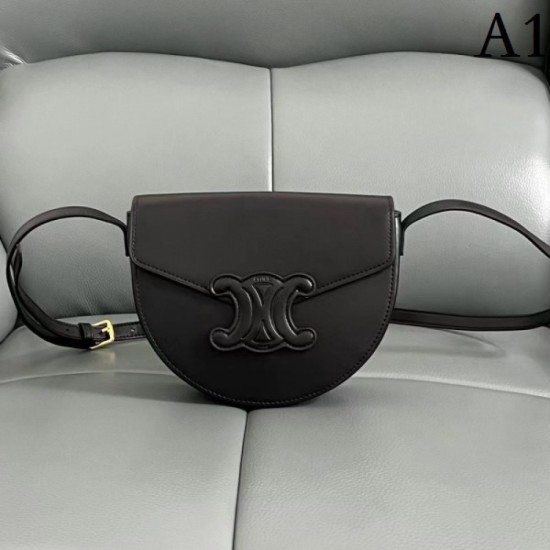 2022SS CELINE Celine Shoulder Bag Active in this spring / summer outfit 2022SS CELINE Celine Shoulder Bag Active in this spring / summer outfit