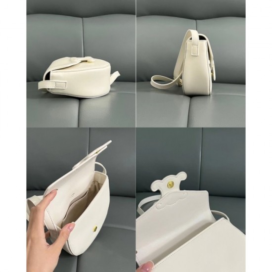 2022SS CELINE Celine Shoulder Bag Active in this spring / summer outfit 2022SS CELINE Celine Shoulder Bag Active in this spring / summer outfit