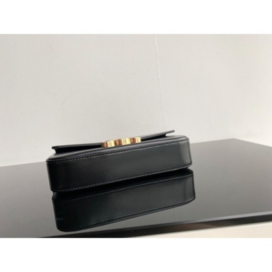 2022SS CELINE Celine Shoulder Bag This season's trend item 2022SS CELINE Celine Shoulder Bag This season's trend item