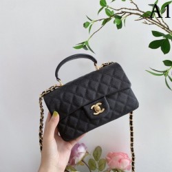 2022SS CHANEL Shoulder bag An item with a strong presence