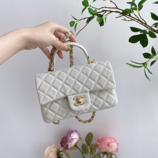2022SS CHANEL Shoulder bag An item with a strong presence 2022SS CHANEL Shoulder bag An item with a strong presence