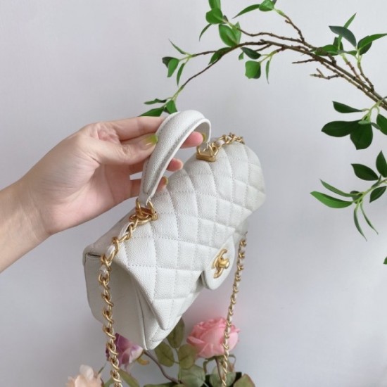 2022SS CHANEL Shoulder bag An item with a strong presence 2022SS CHANEL Shoulder bag An item with a strong presence