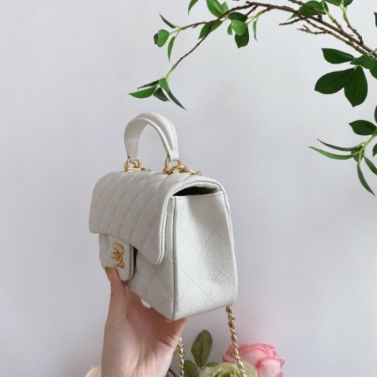 2022SS CHANEL Shoulder bag An item with a strong presence 2022SS CHANEL Shoulder bag An item with a strong presence
