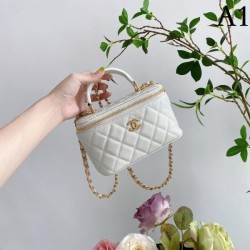2022SS CHANEL Shoulder bag Adult-like design