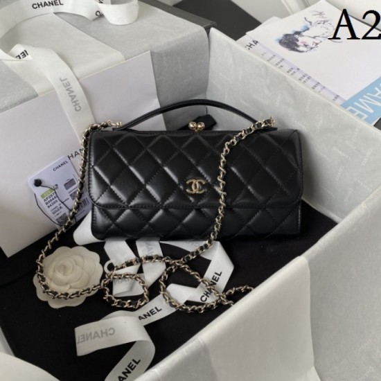 CHANEL Chanel shoulder bag 2022SS Comfortable size CHANEL Chanel shoulder bag 2022SS Comfortable size