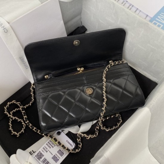 CHANEL Chanel shoulder bag 2022SS Comfortable size CHANEL Chanel shoulder bag 2022SS Comfortable size