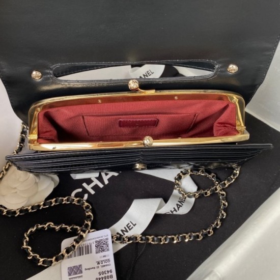 CHANEL Chanel shoulder bag 2022SS Comfortable size CHANEL Chanel shoulder bag 2022SS Comfortable size