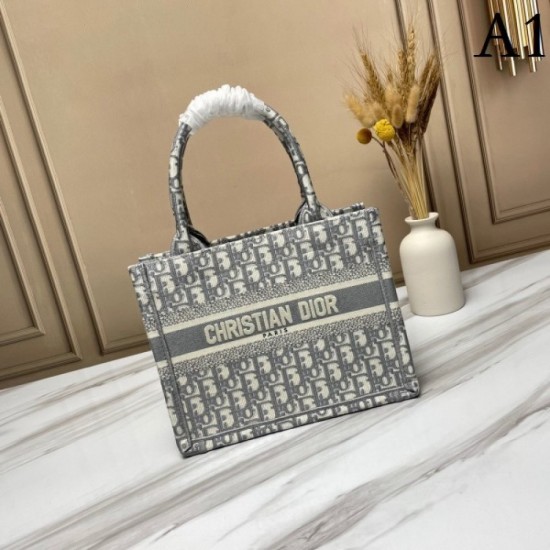 2022SS DIOR Dior Tote Bag I want to buy more this year! 2022SS DIOR Dior Tote Bag I want to buy more this year!