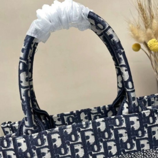 2022SS DIOR Dior Tote Bag I want to buy more this year! 2022SS DIOR Dior Tote Bag I want to buy more this year!