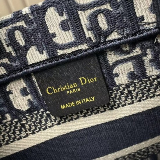 2022SS DIOR Dior Tote Bag I want to buy more this year! 2022SS DIOR Dior Tote Bag I want to buy more this year!
