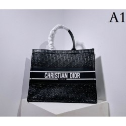 2022SS DIOR Dior tote bag Items that bring out the texture
