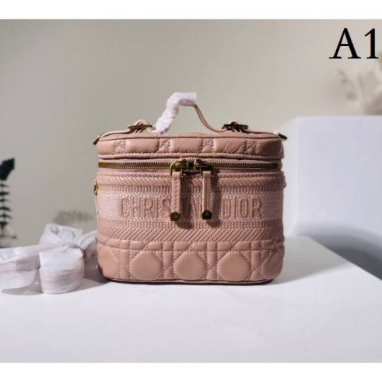 2022SS DIOR Dior Shoulder Bag Easy to dress down 2022SS DIOR Dior Shoulder Bag Easy to dress down