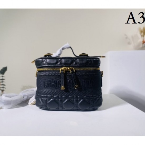 2022SS DIOR Dior Shoulder Bag Easy to dress down 2022SS DIOR Dior Shoulder Bag Easy to dress down
