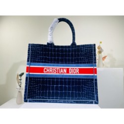 2022SS DIOR Dior tote bag has a neat feeling