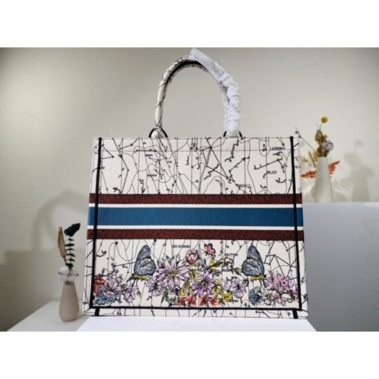 2022SS DIOR Dior tote bag casual outfit 2022SS DIOR Dior tote bag casual outfit
