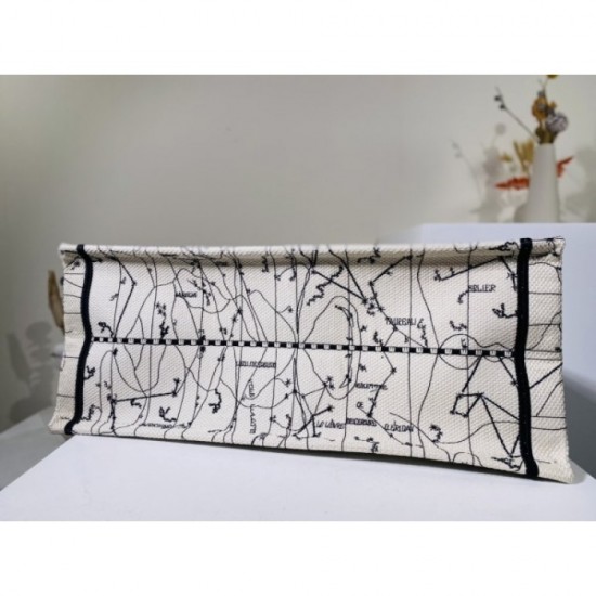 2022SS DIOR Dior tote bag casual outfit 2022SS DIOR Dior tote bag casual outfit