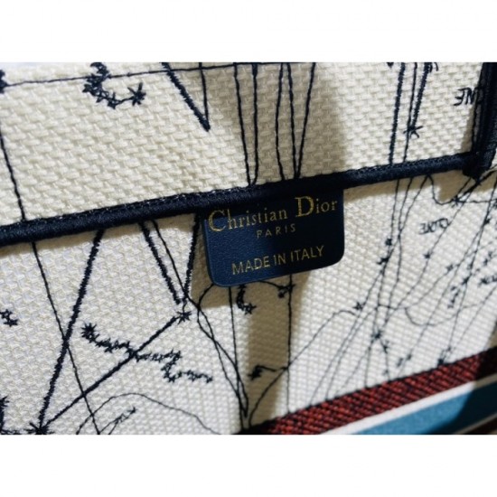 2022SS DIOR Dior tote bag casual outfit 2022SS DIOR Dior tote bag casual outfit