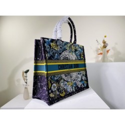 2022SS DIOR Dior Tote Bag Looks youthful and energetic