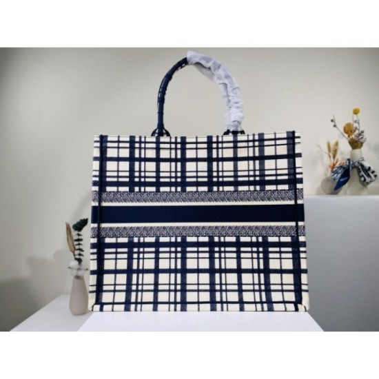 2022SS DIOR Dior tote bag Very easy to take in 2022SS DIOR Dior tote bag Very easy to take in