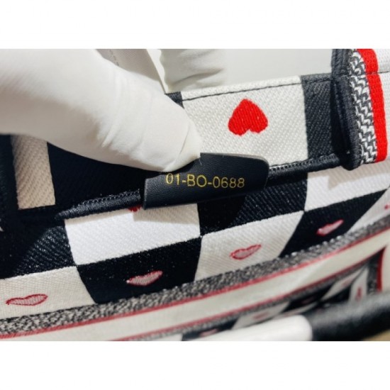 2022SS DIOR Dior tote bag with a bright atmosphere 2022SS DIOR Dior tote bag with a bright atmosphere
