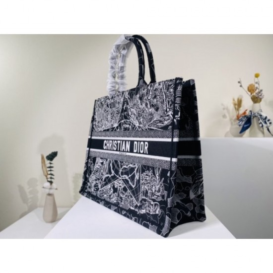 2022SS DIOR Dior tote bag Adult-like atmosphere 2022SS DIOR Dior tote bag Adult-like atmosphere