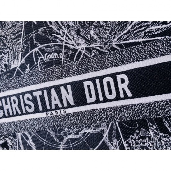 2022SS DIOR Dior tote bag Adult-like atmosphere 2022SS DIOR Dior tote bag Adult-like atmosphere