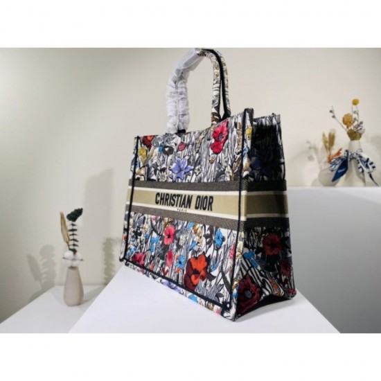 2022SS DIOR Dior Tote Bag For an elegant casual outfit 2022SS DIOR Dior Tote Bag For an elegant casual outfit