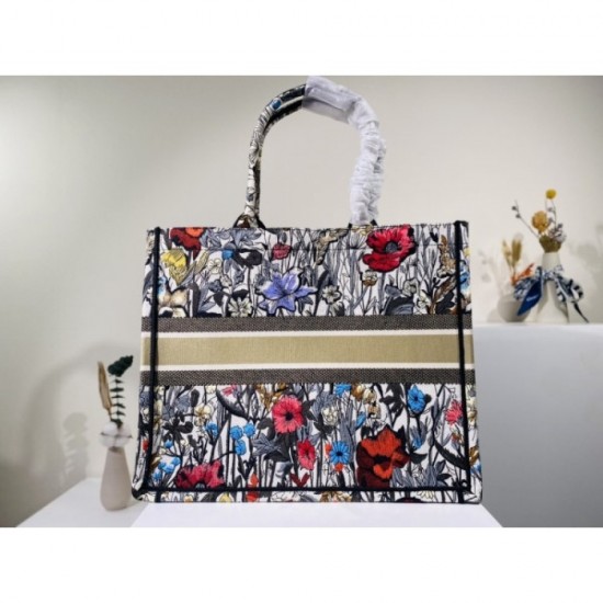 2022SS DIOR Dior Tote Bag For an elegant casual outfit 2022SS DIOR Dior Tote Bag For an elegant casual outfit