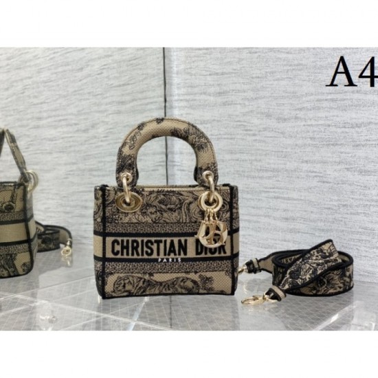 DIOR Dior Tote Bag 2022SS Style that can be used for a long time this summer DIOR Dior Tote Bag 2022SS Style that can be used for a long time this summer
