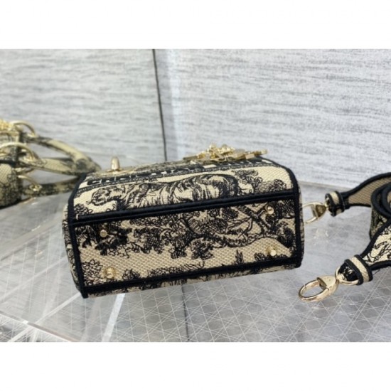 DIOR Dior Tote Bag 2022SS Style that can be used for a long time this summer DIOR Dior Tote Bag 2022SS Style that can be used for a long time this summer