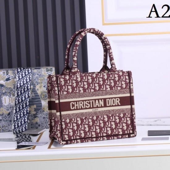 DIOR Dior Tote Bag 2022SS Items that bring out the texture DIOR Dior Tote Bag 2022SS Items that bring out the texture