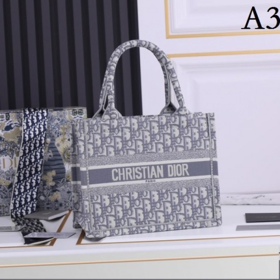 DIOR Dior Tote Bag 2022SS Items that bring out the texture DIOR Dior Tote Bag 2022SS Items that bring out the texture