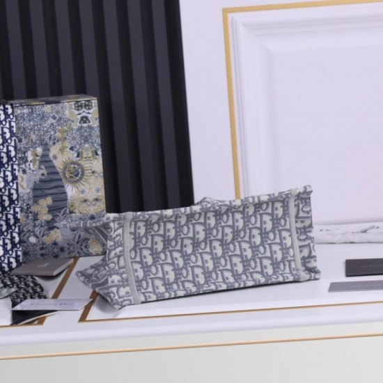 DIOR Dior Tote Bag 2022SS Items that bring out the texture DIOR Dior Tote Bag 2022SS Items that bring out the texture