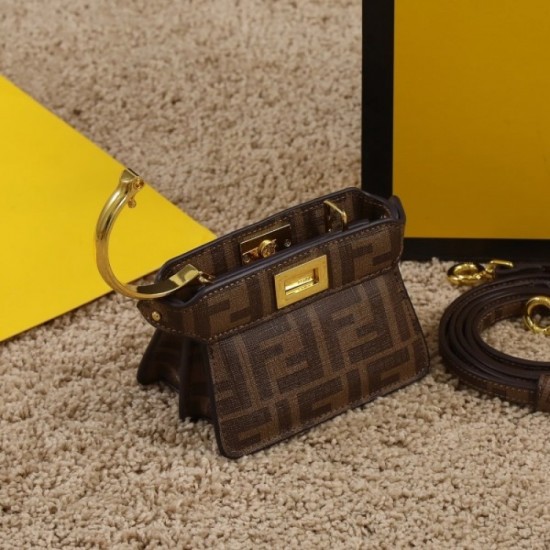 FENDI Fendi Tote Bag 2022SS Lighten up your casual style FENDI Fendi Tote Bag 2022SS Lighten up your casual style
