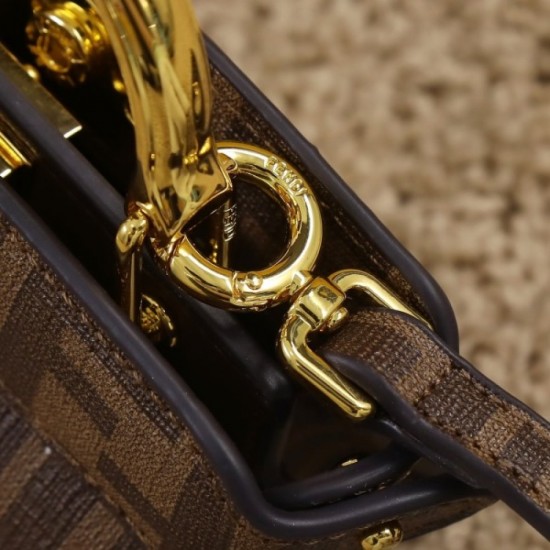 FENDI Fendi Tote Bag 2022SS Lighten up your casual style FENDI Fendi Tote Bag 2022SS Lighten up your casual style