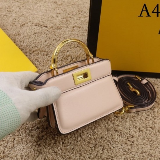 FENDI Fendi Tote Bag 2022SS Useable and cute design summer new FENDI Fendi Tote Bag 2022SS Useable and cute design summer new