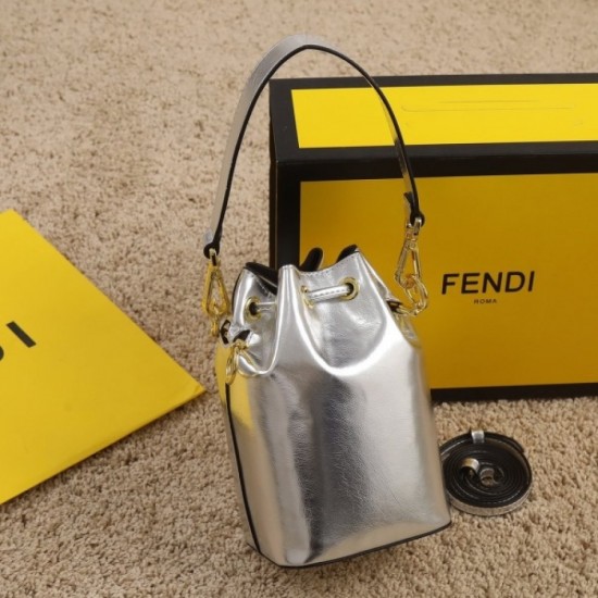 FENDI Fendi shoulder bag 2022SS essential item for summer FENDI Fendi shoulder bag 2022SS essential item for summer