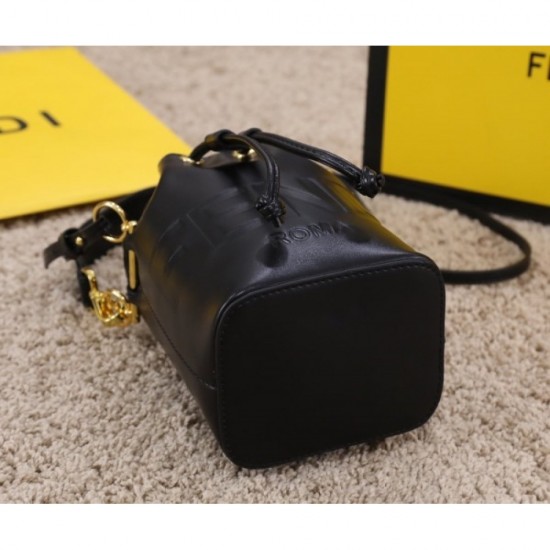 FENDI Fendi shoulder bag 2022SS new arrivals to improve fashion FENDI Fendi shoulder bag 2022SS new arrivals to improve fashion