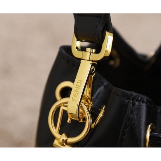 FENDI Fendi shoulder bag 2022SS new arrivals to improve fashion FENDI Fendi shoulder bag 2022SS new arrivals to improve fashion