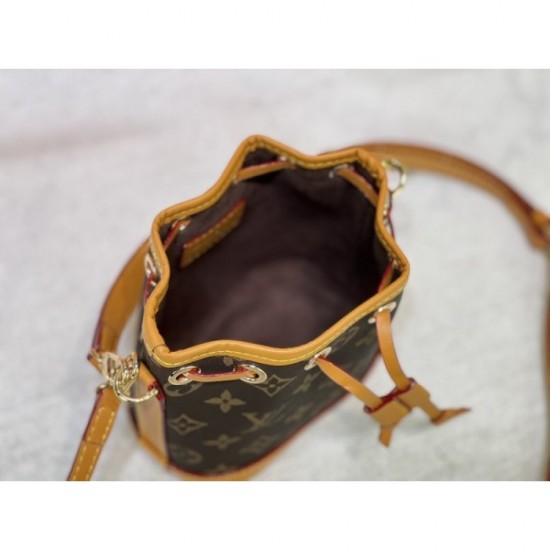 2022SS LOUIS VUITTON Upgraded from the Louis Vuitton shoulder bag 2022SS LOUIS VUITTON Upgraded from the Louis Vuitton shoulder bag
