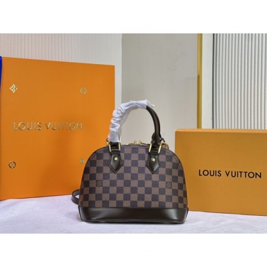 2022SS LOUIS VUITTON Shoulder bag Overwhelming luxury 2022SS LOUIS VUITTON Shoulder bag Overwhelming luxury